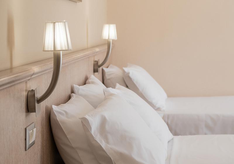 패밀리 룸, Magda