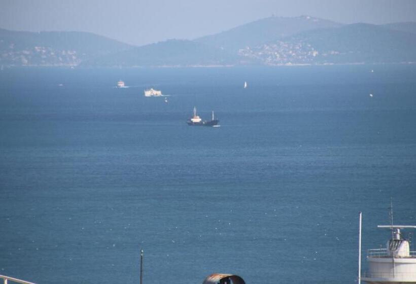 سوییت با چشم‌انداز دریا, Mina Hotel   Special Category