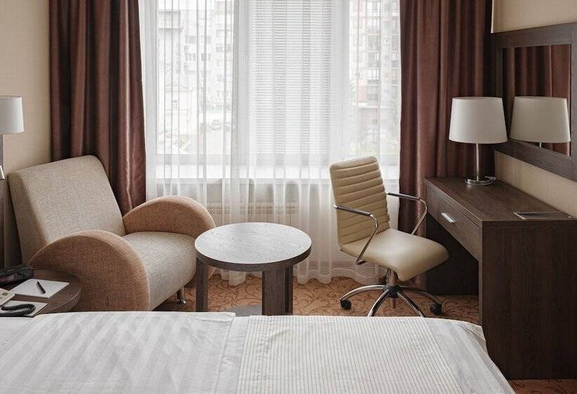 اتاق سوپریور, Oktyabrskaya