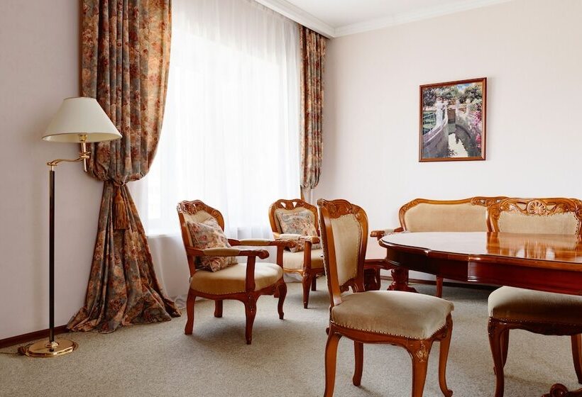 سوییت, Oktyabrskaya