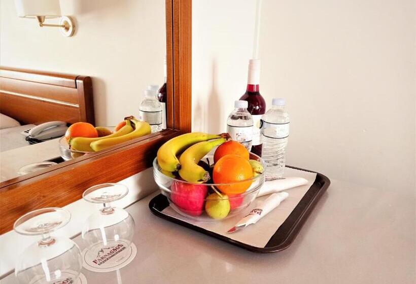 Quarto standart comunicado, Parnassos Delphi