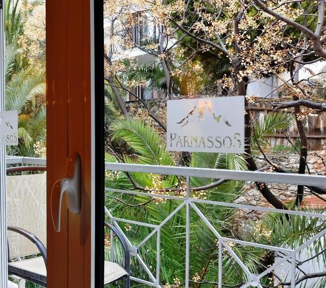 Quarto Quádruplo Standard, Parnassos Delphi