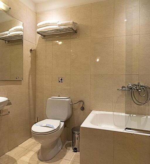 Quarto Quádruplo Standard, Parnassos Delphi