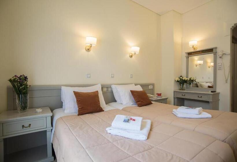 Quarto Triplo Economy, Parnassos Delphi