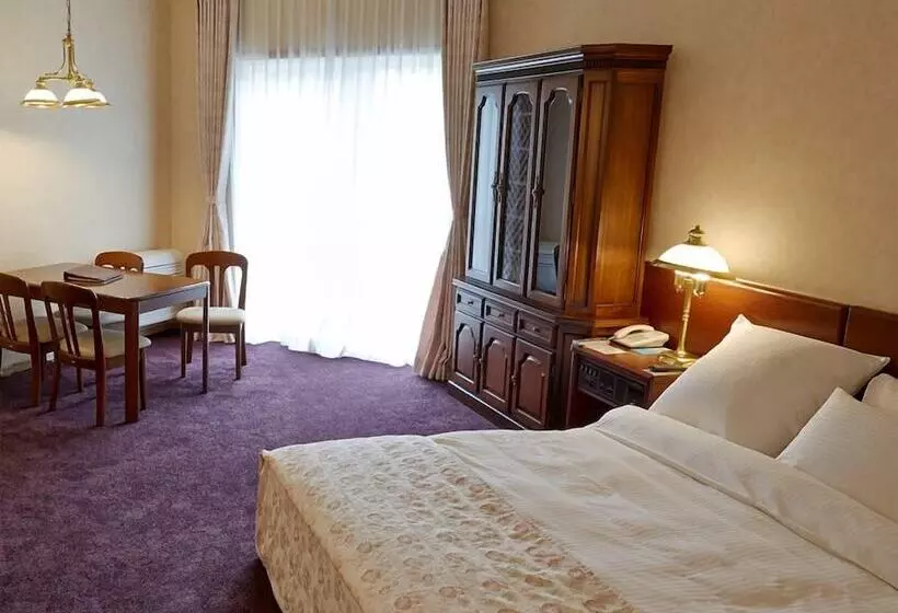 استودیوی لوکس, Santa Resort