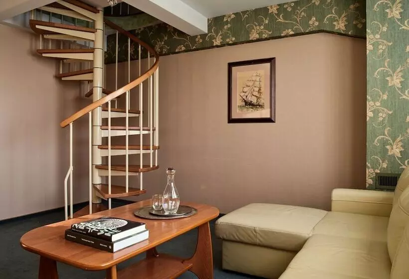 استودیوی استاندارد, Great Polonia Kraków Airport Ex Hotel Witek