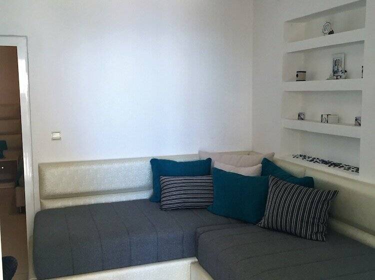 اتاق خانوادگی با چشم‌انداز دریا, Monte Perla Residence