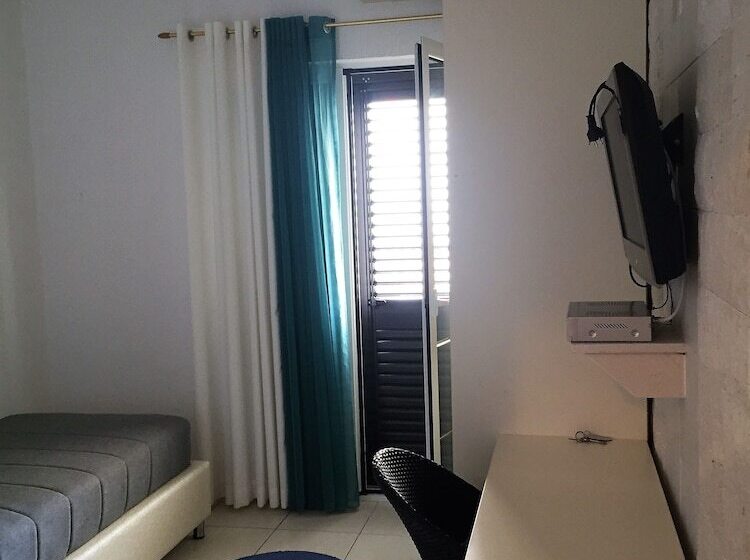 اتاق خانوادگی با چشم‌انداز دریا, Monte Perla Residence