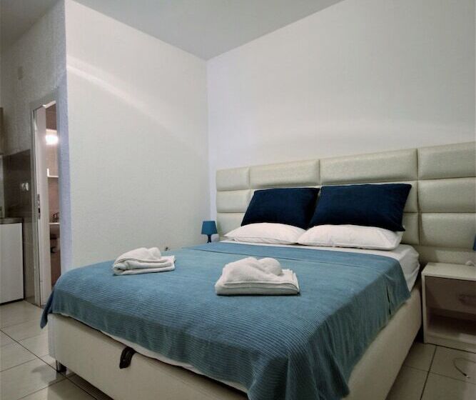 اتاق خانوادگی با چشم‌انداز دریا, Monte Perla Residence