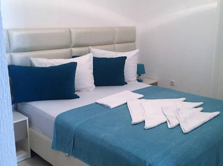 اتاق خانوادگی با چشم‌انداز دریا, Monte Perla Residence