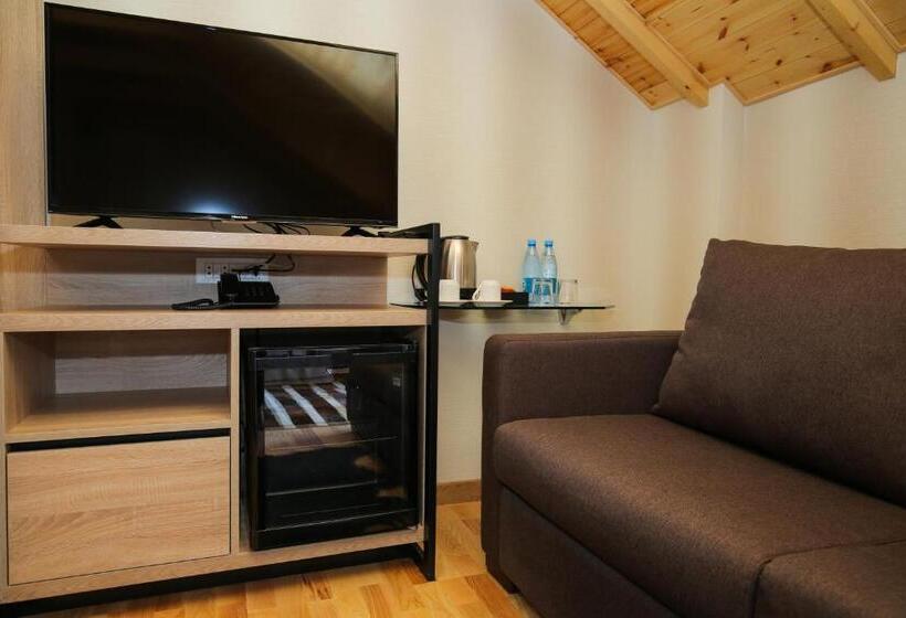 발코니가 있는 스위트, Chalet Dilijan Hotel & Restauarant