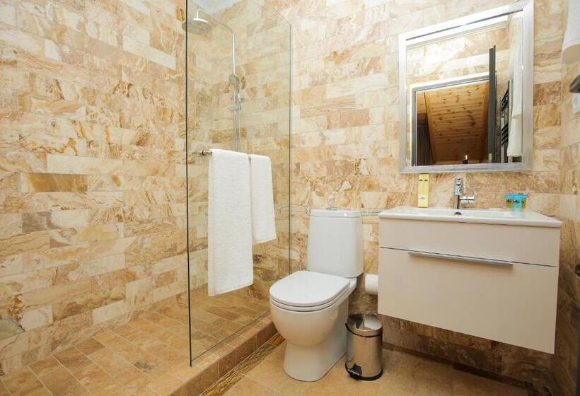 발코니가 있는 스위트, Chalet Dilijan Hotel & Restauarant