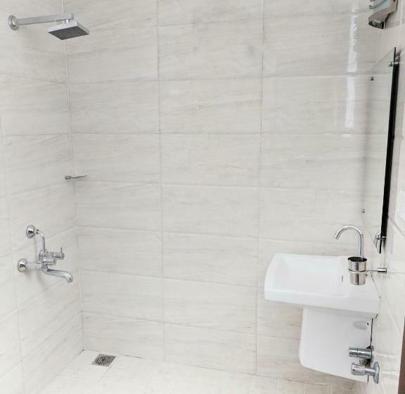 低层单卧公寓, Clyford Suites