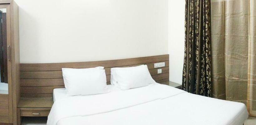 低层单卧公寓, Clyford Suites