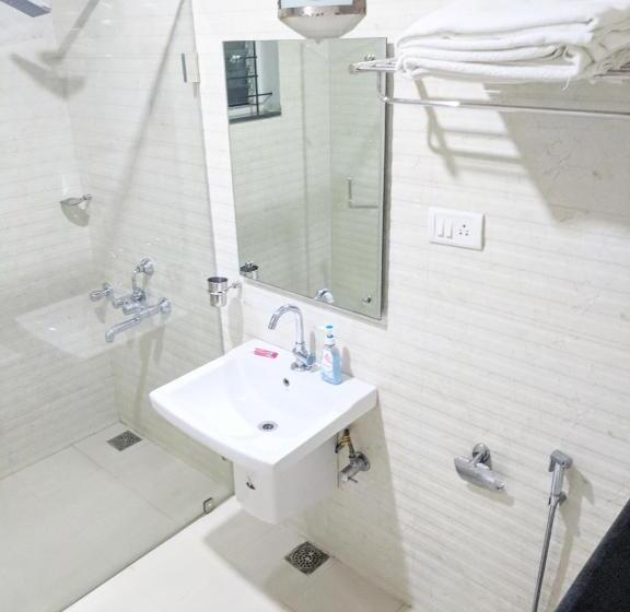 דירה בת חדר שינה 1 עם מרפסת, Clyford Suites