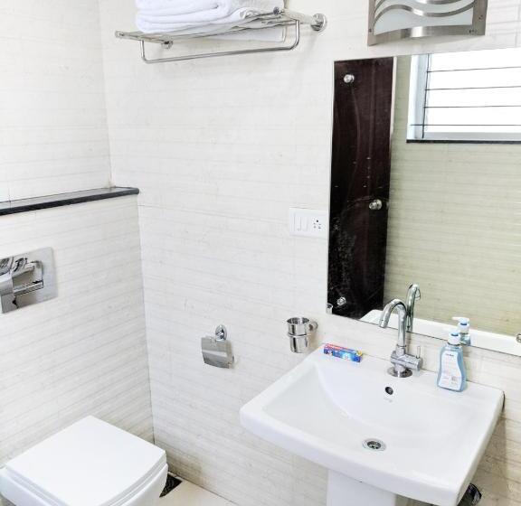 标准工作室, Clyford Suites