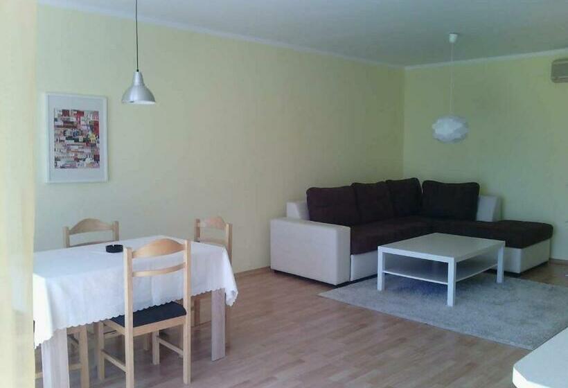 발코니가 있는 2 베드룸 아파트, Complex Oazis