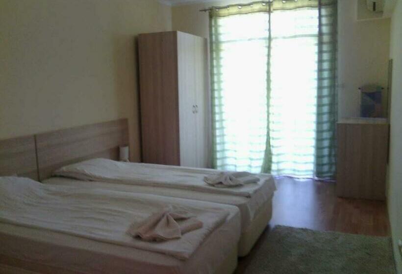 발코니가 있는 2 베드룸 아파트, Complex Oazis