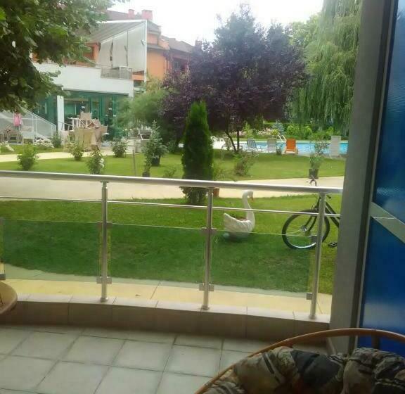 발코니가 있는 2 베드룸 아파트, Complex Oazis