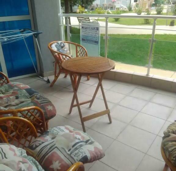 발코니가 있는 2 베드룸 아파트, Complex Oazis