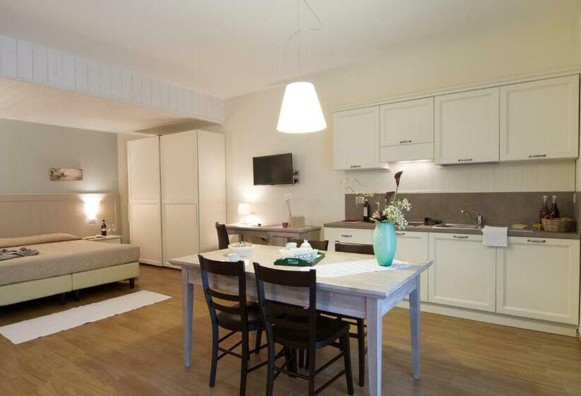 プールビュースタンダードステューディオ, Agriturismo Ai Prati