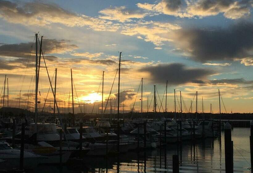 דירת שני חדרים, Amber Homes