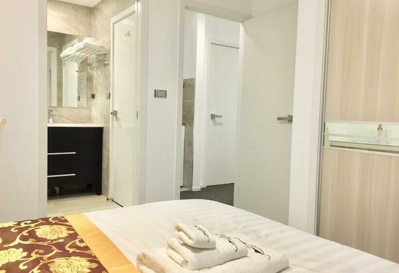 דירת שני חדרים, Amber Homes