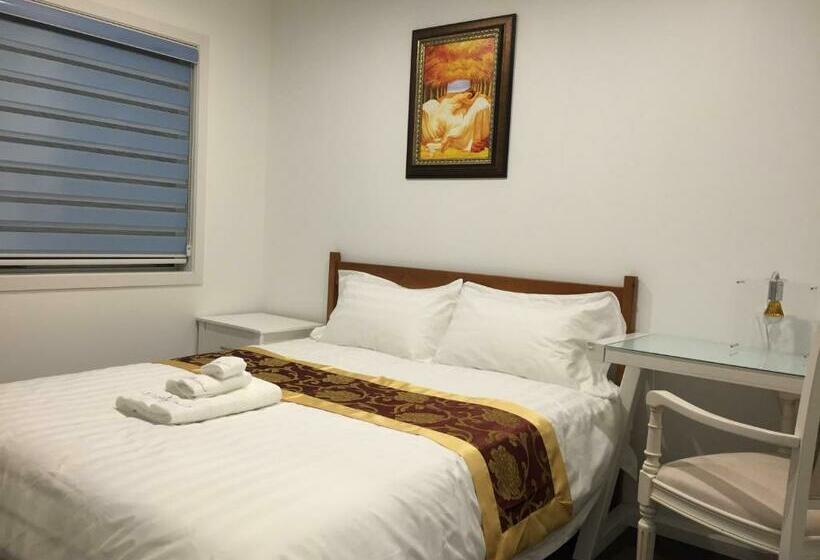 דירת שני חדרים, Amber Homes