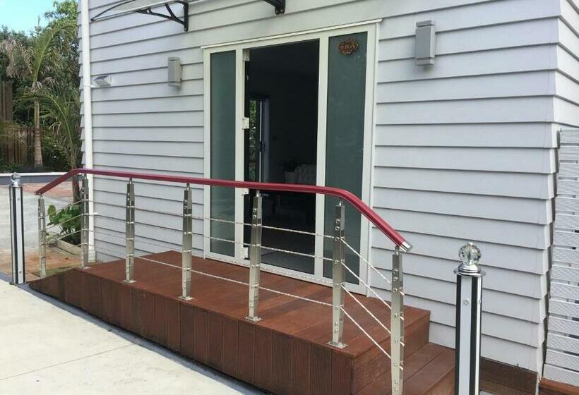 דירת שני חדרים, Amber Homes