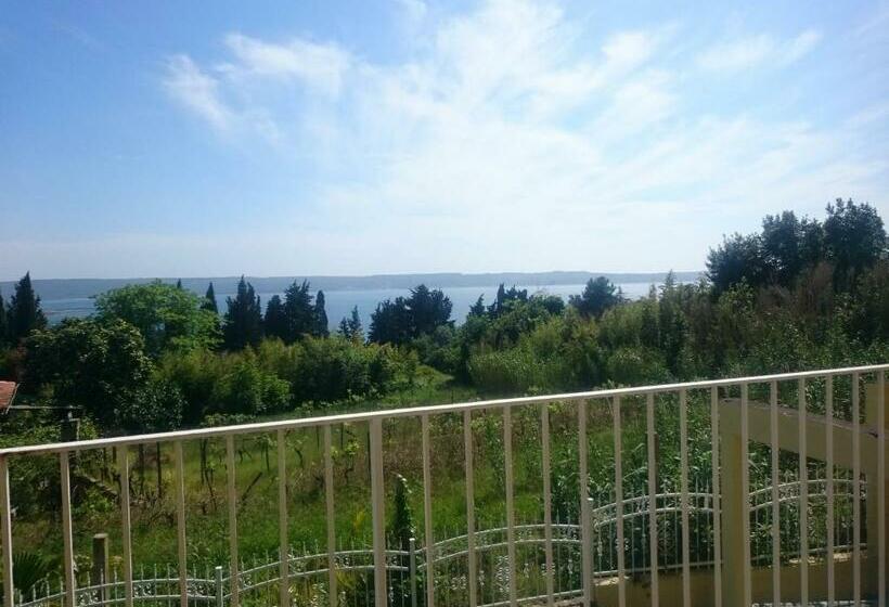 اتاق استاندارد با بالکن و چشمانداز دریا, Guest House Vila Luka