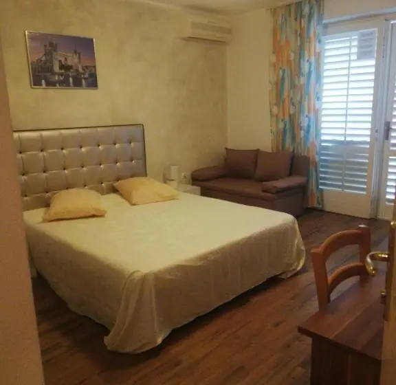 اتاق استاندارد با بالکن و چشم‌انداز دریا, Guest House Vila Luka