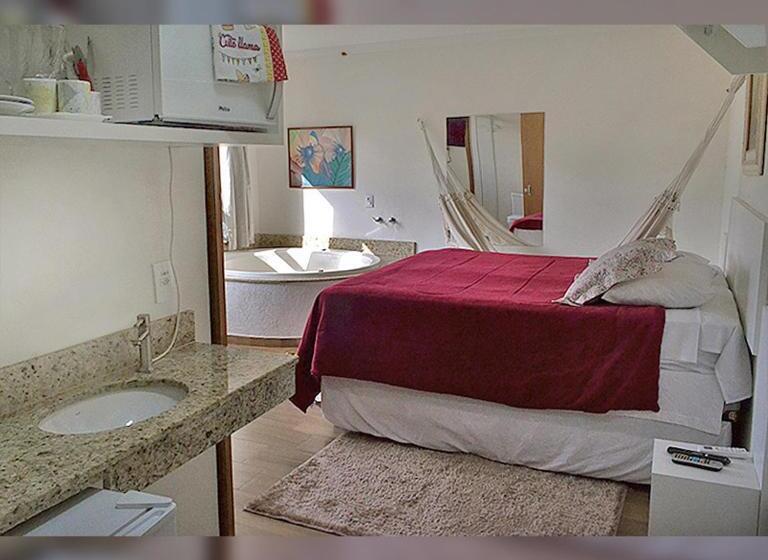 带大床的套房, Pousada Recanto Da Estação