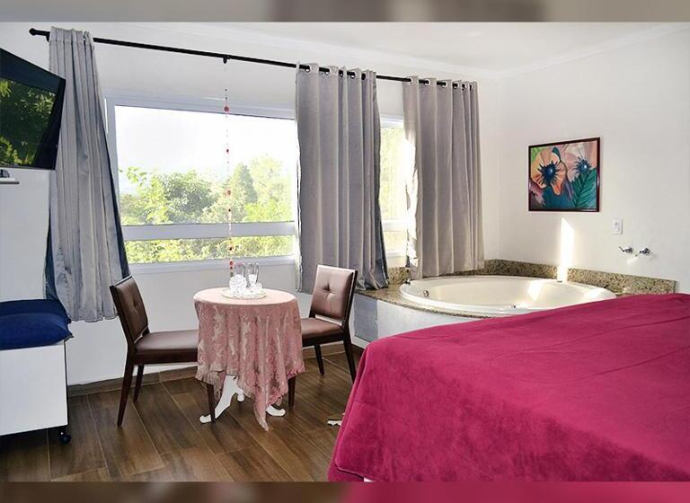 带大床的套房, Pousada Recanto Da Estação