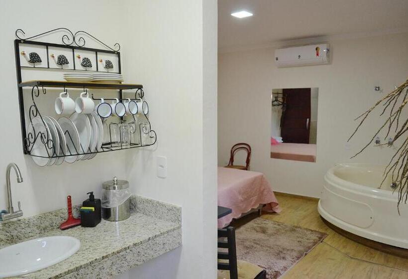 带阳台套房, Pousada Recanto Da Estação