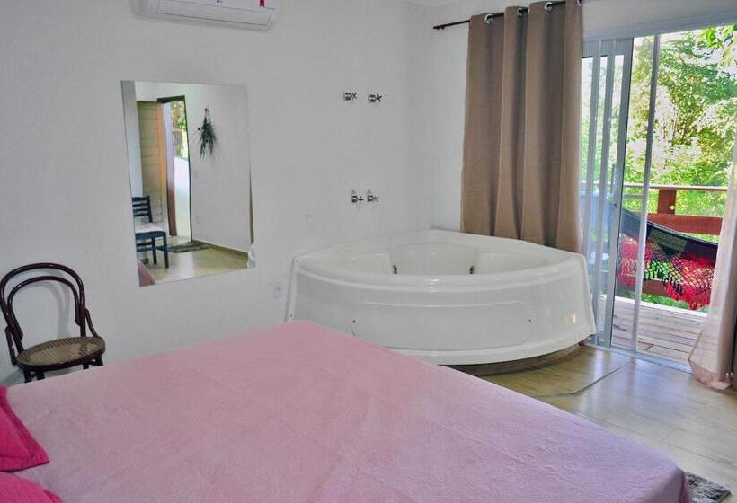 带阳台套房, Pousada Recanto Da Estação