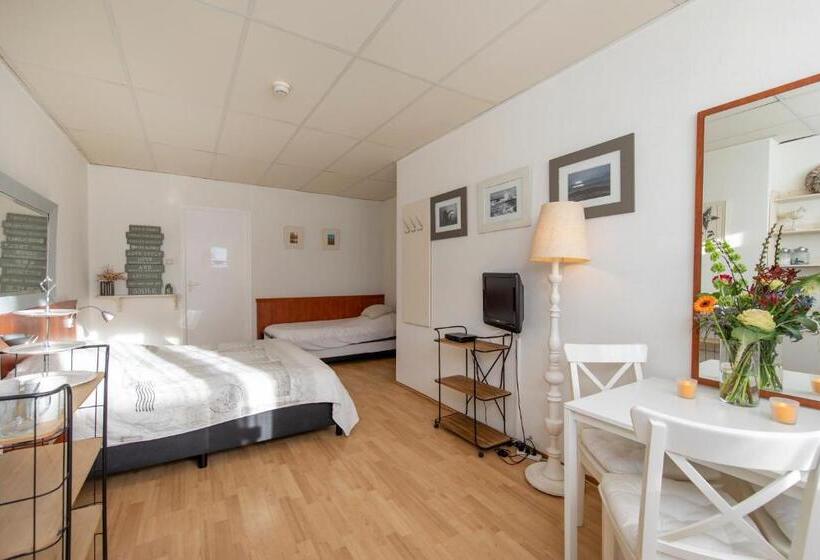 اتاق استاندارد سه نفره, Blankebil Rooms