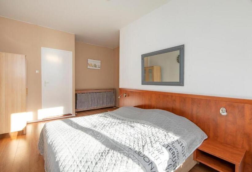 اتاق استاندارد سه نفره, Blankebil Rooms