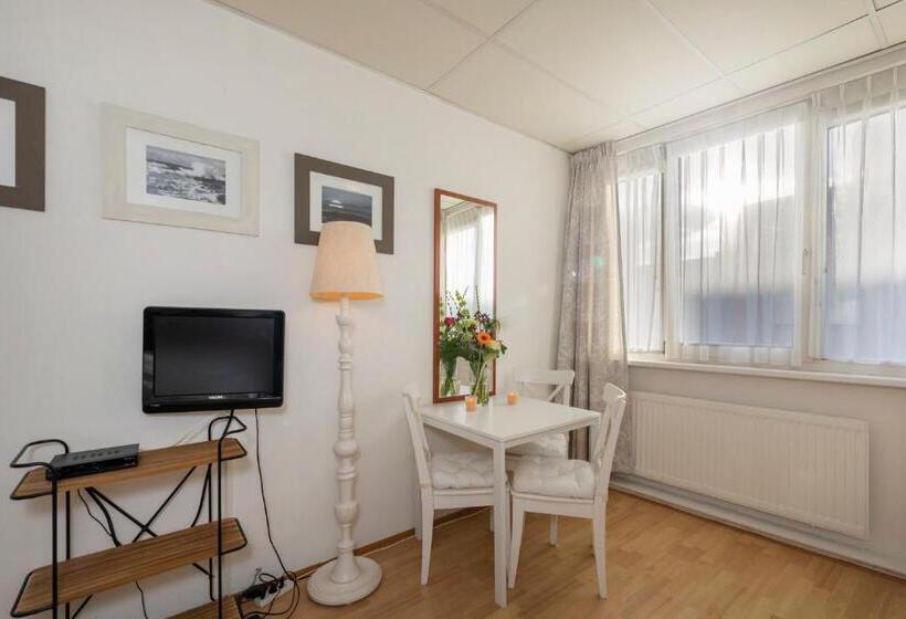 اتاق استاندارد سه نفره, Blankebil Rooms