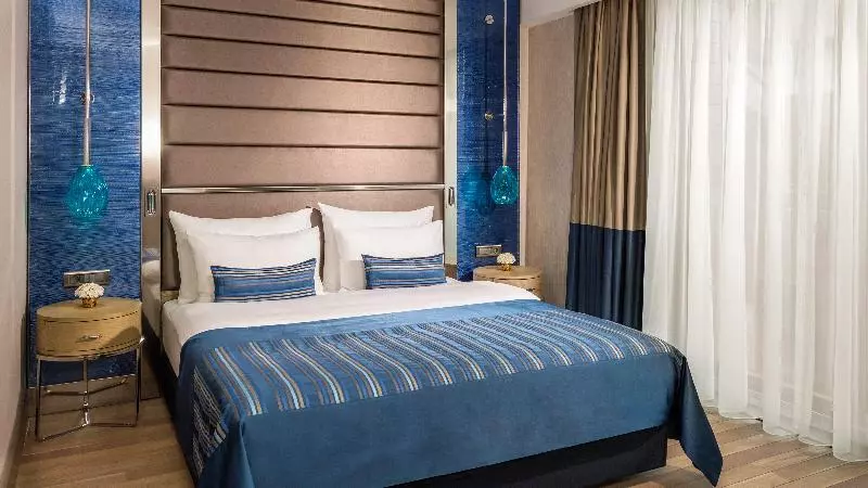 اتاق استاندارد با چشم‌انداز استخر, Burasari Phuket Resort & Spa
