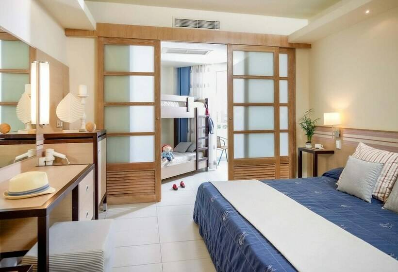 חדר משפחתי, Esperides Beach Resort