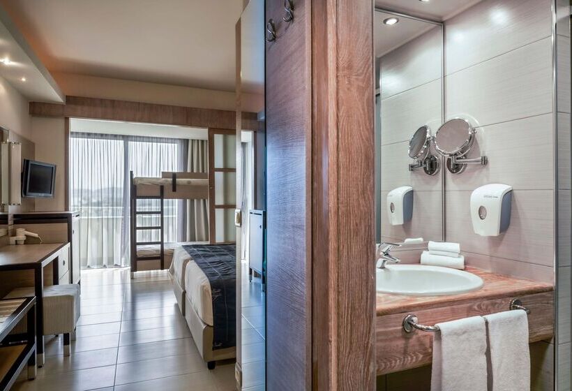 חדר משפחתי, Esperides Beach Resort