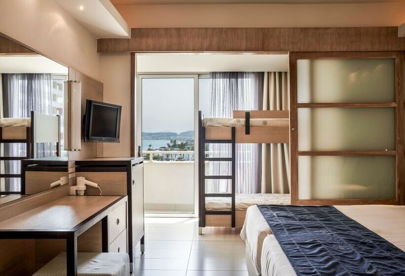 家庭间, Esperides Beach Resort