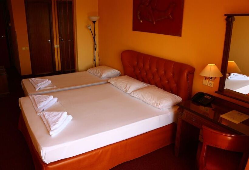 חדר סטנדרט לשלושה, Galini Palace