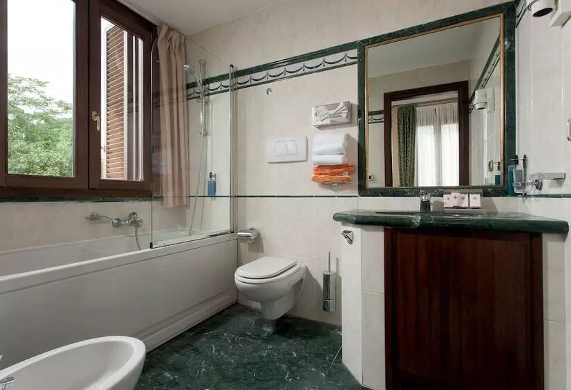 Camera Tripla Standard, Grand Hotel Gianicolo