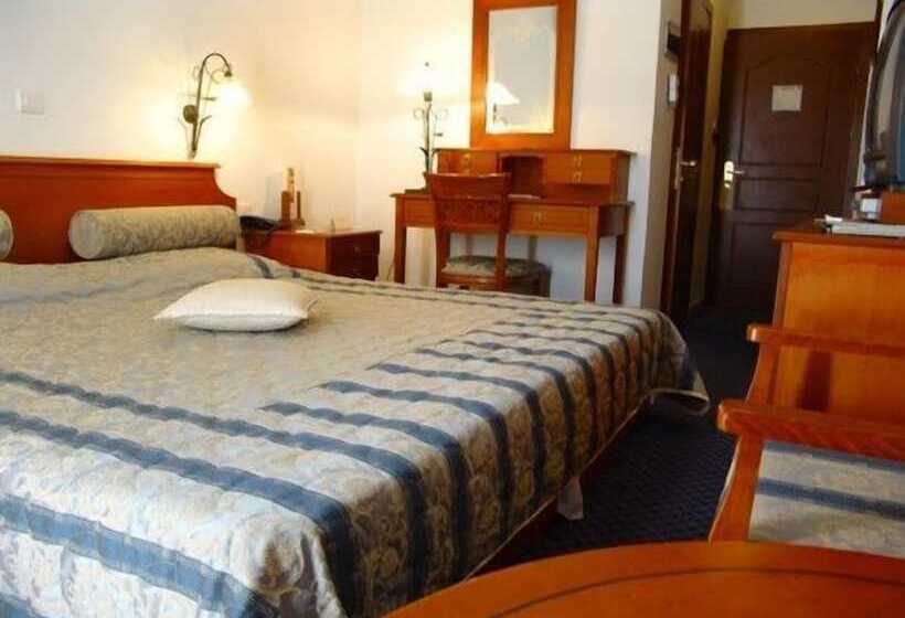 חדר אקזקיוטיב, Laodamia