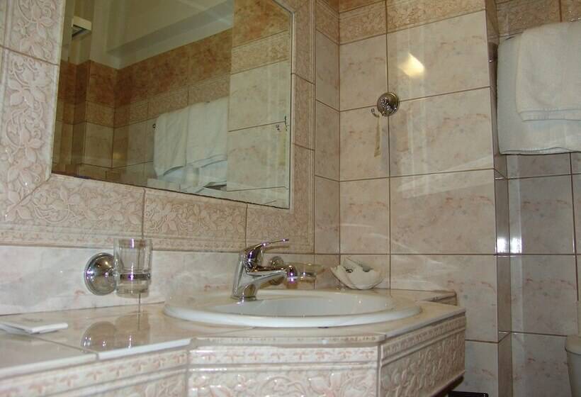 חדר אקזקיוטיב, Laodamia