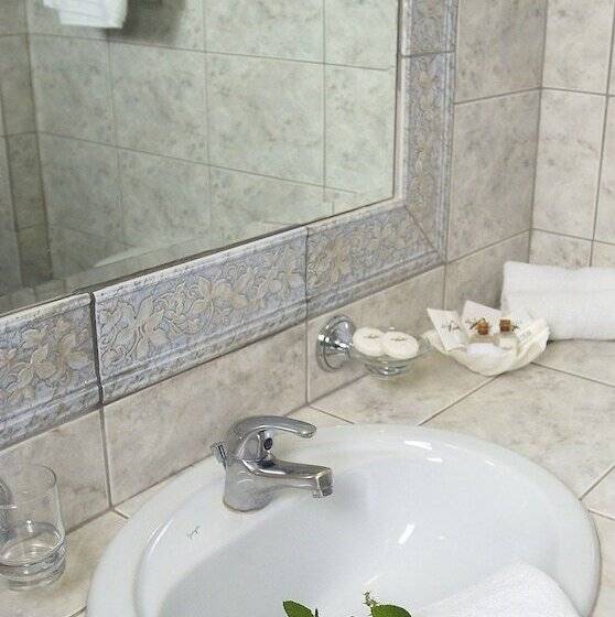 חדר סטנדרט יחיד, Laodamia