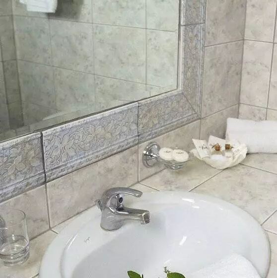 اتاق اجرایی یک تخته, Laodamia