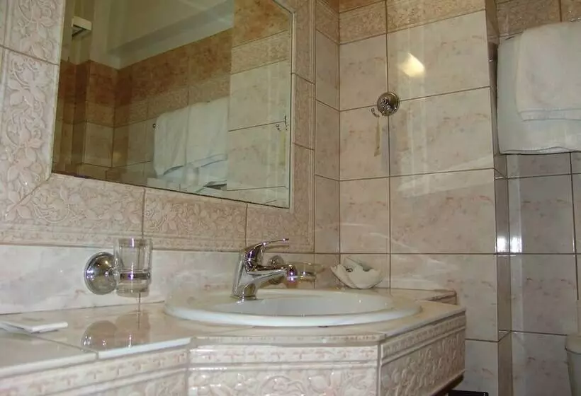 اتاق اجرایی یک تخته, Laodamia