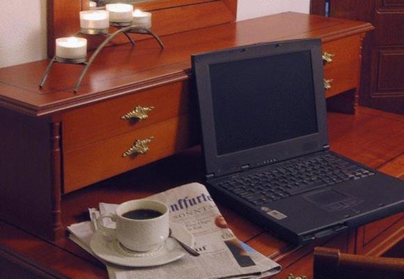 חדר אקזקיוטיב, Laodamia